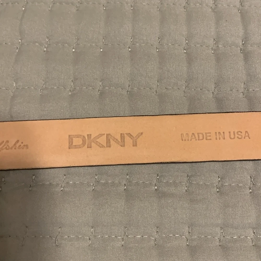 DNKY Italian alligator Calfskin Belt NWOT Size Youth Extra Lg Gold/Black design